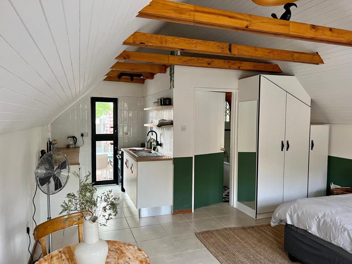 Cosy City Cottage กาโบโรเน ภายนอก รูปภาพ